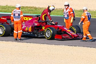 Sebastian Vettel im Training auf der Strecke in Mugello: Der viermalige Weltmeister musste sein Auto abstellen.