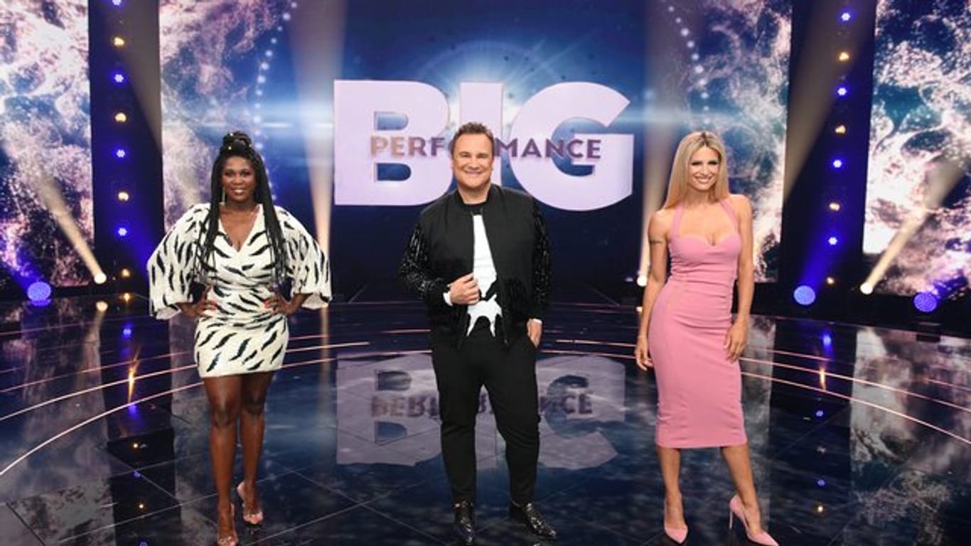 Die TV-Stars Motsi Mabuse (l-r), Guido Maria Kretschmer und Michelle Hunziker sind das Rateteam der neuen Show "Big Performance - Wer ist der Star im Star?".
