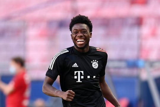 Ist wegen fehlender Arbeitsgenehmigung nicht von Crystal Palace verpflichtet worden, sondern von den Bayern: Alphonso Davies.