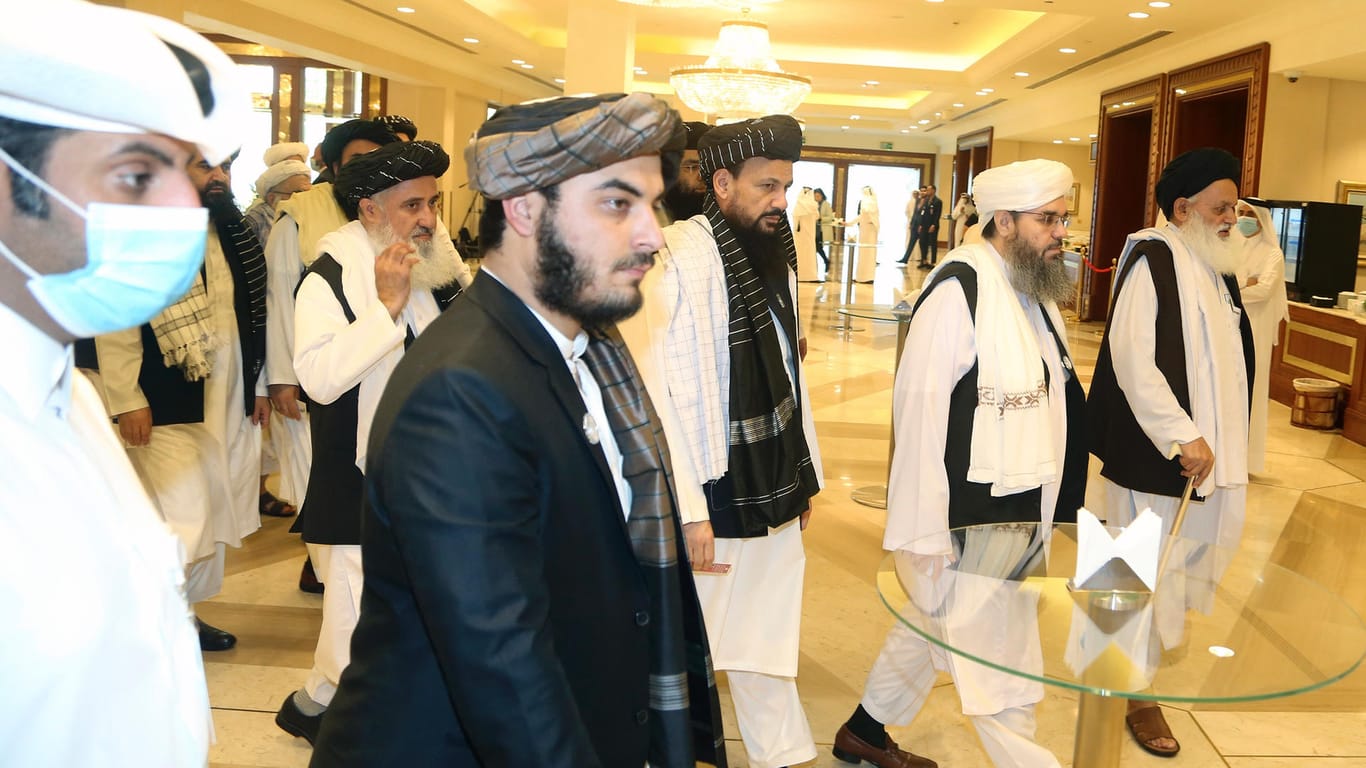 Die Taliban-Delegation kommt zur Eröffnungssitzung der Friedensgespräche: Die Hoffnungen sind groß.
