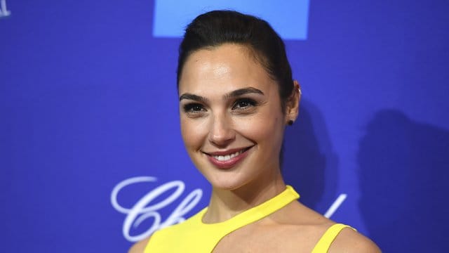Die "Wonder Woman"-Fortsetzung mit Gal Gadot wird ein weiteres Mal verschoben. Die "Wonder Woman"-Fortsetzung mit Gal Gadot wird ein weiteres Mal verschoben.