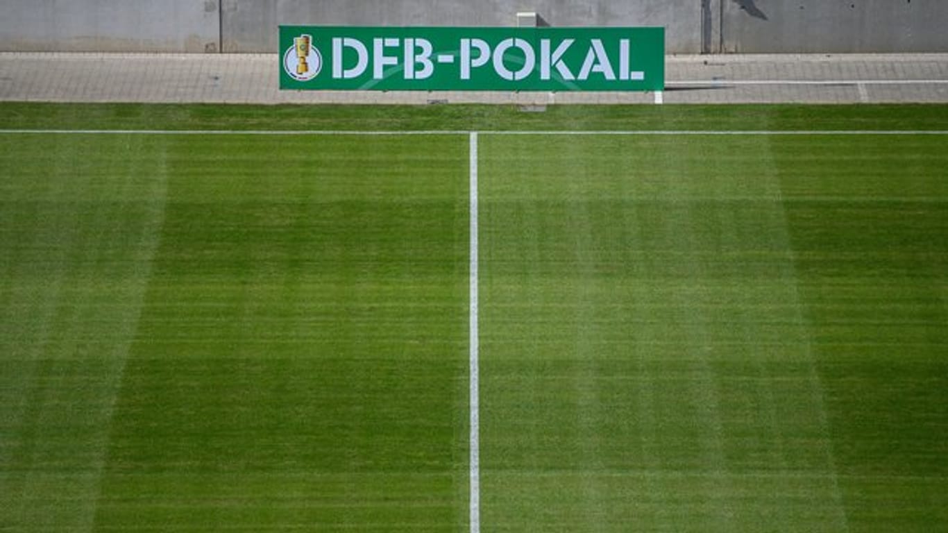 Die DFB-Pokalpartie zwischen Waldhof Mannheim und dem SC Freiburg findet trotz Corona-Fällen statt.