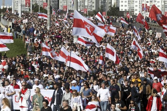 Zehntausende auf den Straßen von Minsk.