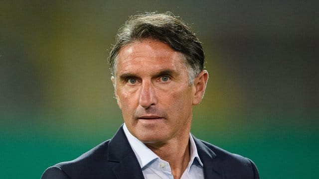 Angefressen: Bruno Labbadia nach der Berliner Pokal-Pleite in Braunschweig.