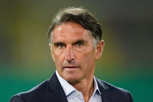 Angefressen: Bruno Labbadia nach der Berliner Pokal-Pleite in Braunschweig.