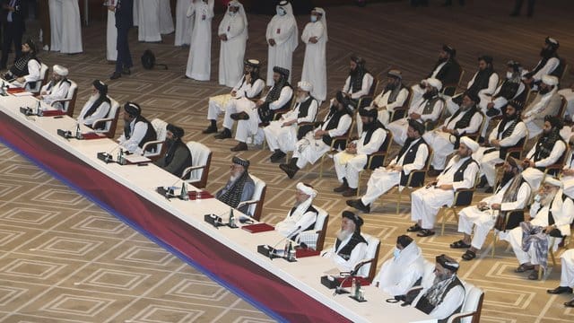 Die Delegation der Taliban bei den Friedensgesprächen in Doha. Die Delegation der Taliban bei den Friedensgesprächen in Doha.