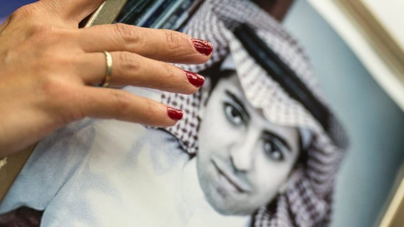 Zahlreiche Autoren haben sich in einem Appell an Bundespräsident Steinmeier und Außenminister Maas für den inhaftierten saudi-arabischen Blogger Raif Badawi eingesetzt.