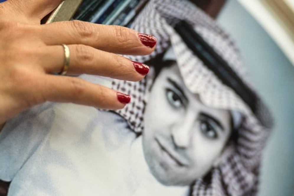 Zahlreiche Autoren haben sich in einem Appell an Bundespräsident Steinmeier und Außenminister Maas für den inhaftierten saudi-arabischen Blogger Raif Badawi eingesetzt.