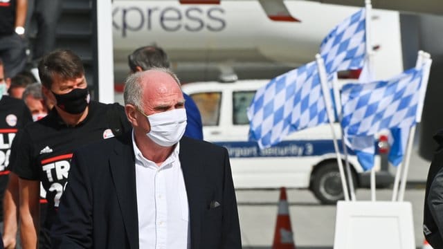Sieht Alabas Berater als Störfaktor bei den Verhandlungen um eine Vertragsverlängerung: Bayern-Ehrenpräsident Uli Hoeneß. Sieht Alabas Berater als Störfaktor bei den Verhandlungen um eine Vertragsverlängerung: Bayern-Ehrenpräsident Uli Hoeneß.