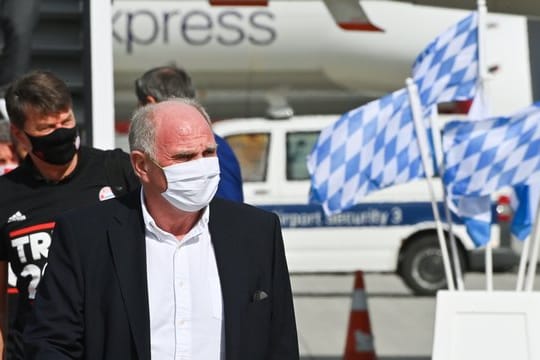 Sieht Alabas Berater als Störfaktor bei den Verhandlungen um eine Vertragsverlängerung: Bayern-Ehrenpräsident Uli Hoeneß.