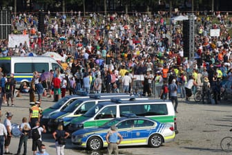 München: Am gestrigen Samstag gab es in der bayerischen Landeshauptstadt eine Demonstration gegen Corona-Maßnahmen.