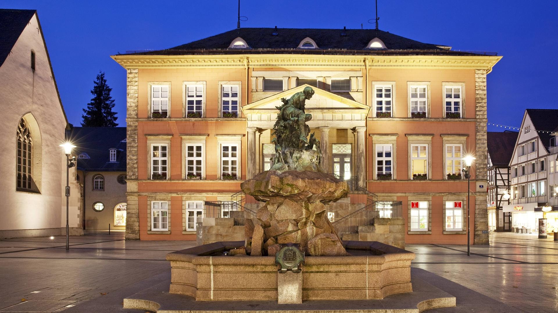 Rathaus in Detmold: Die genauen Umstände zum Tod des FDP-Direktkandidaten sind noch nicht bekannt. (Symbolbild)