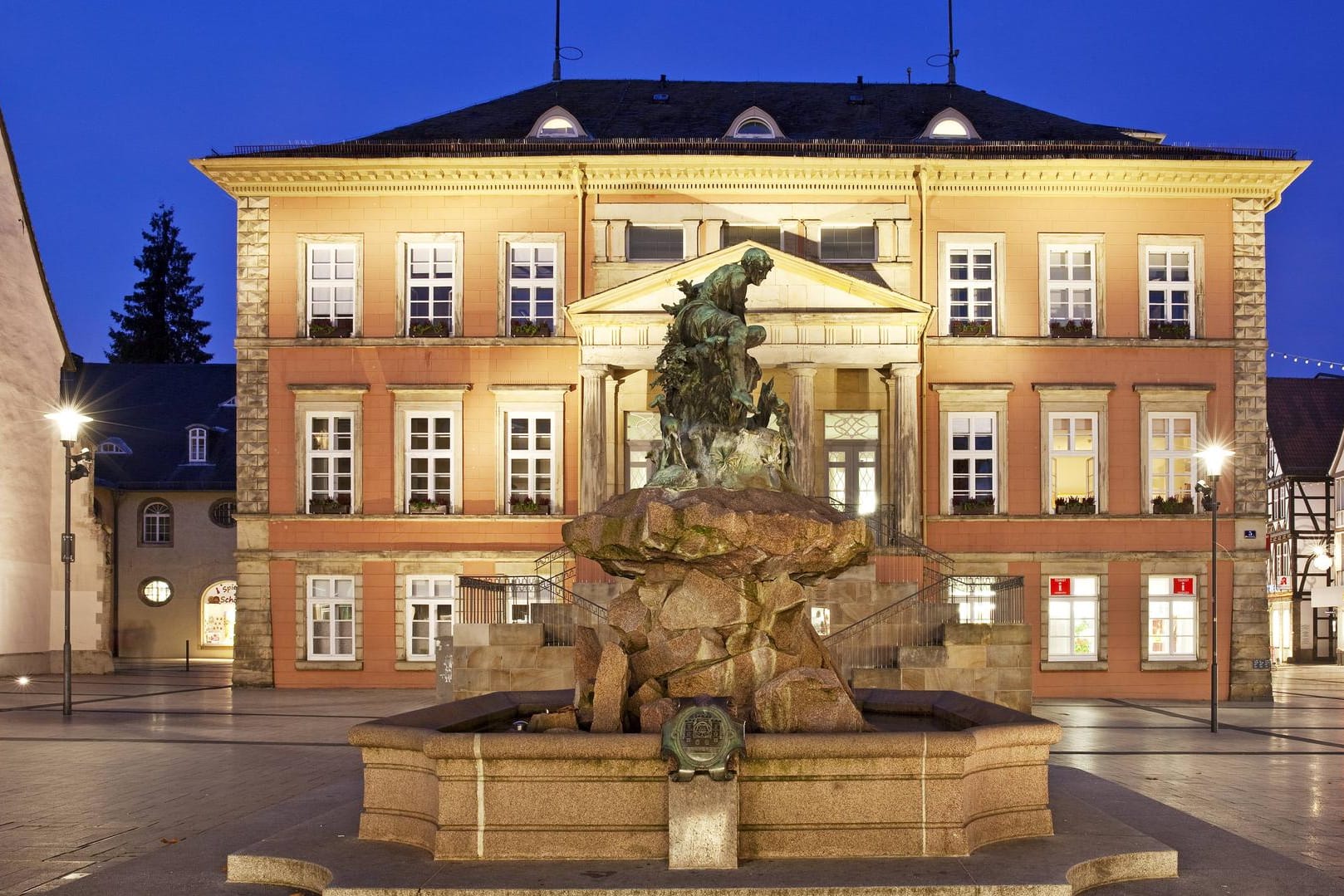 Rathaus in Detmold: Die genauen Umstände zum Tod des FDP-Direktkandidaten sind noch nicht bekannt. (Symbolbild)