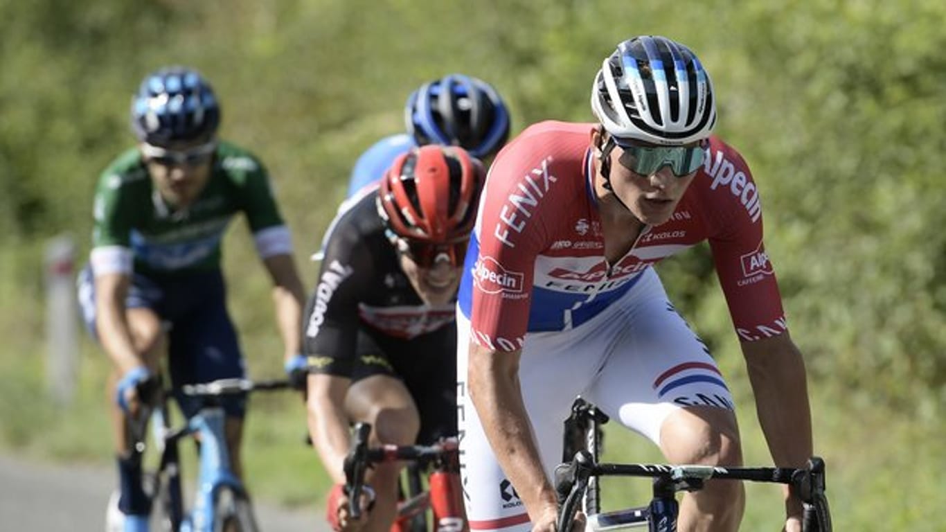 Siegte auf der vorletzten Etappe von Tirreno-Adriatico: Mathieu van der Poel (r).