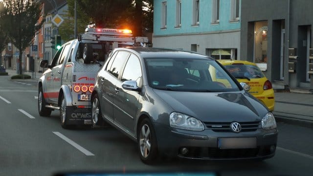 In diesem Auto sollen Spezialkräfte der Polizei einen Verdächtigen festgenommen haben. In diesem Auto sollen Spezialkräfte der Polizei einen Verdächtigen festgenommen haben.