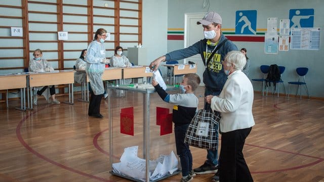 Stimmabgabe bei russischen Regionalwahlen am Sonntag. Stimmabgabe bei russischen Regionalwahlen am Sonntag.