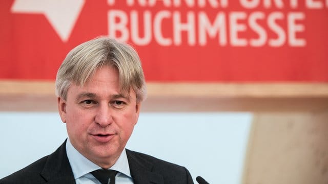 Juergen Boos spricht über den wirtschaftlichen Verlust der Buchmesse in Frankfurt. Juergen Boos spricht über den wirtschaftlichen Verlust der Buchmesse in Frankfurt.