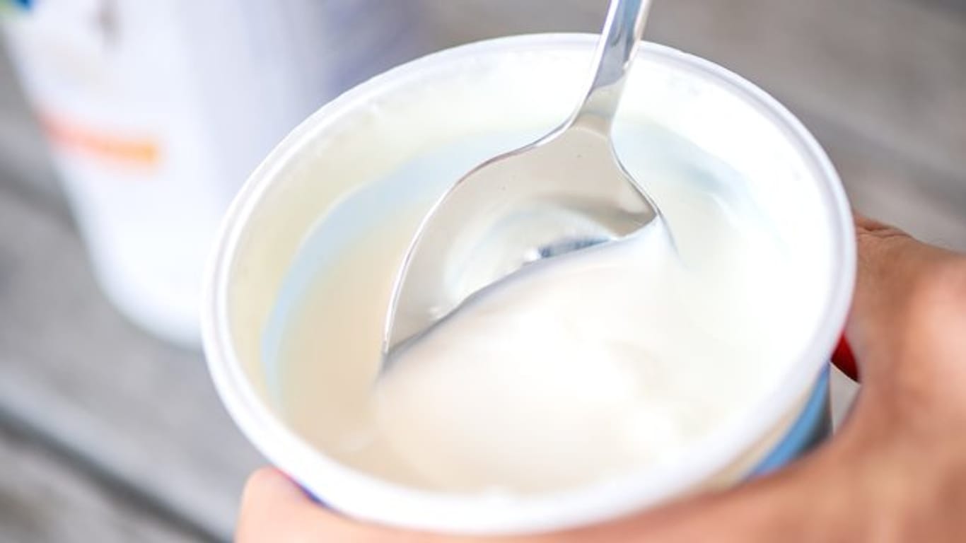 Naturbelassener Joghurt hat meist mehr Eiweiß als Produkte mit dem Aufdruck "proteinreich".