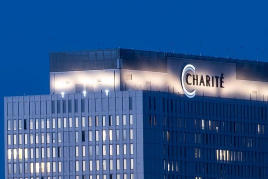 Der Kremlkritiker Alexej Nawalny wird derzeit im Berliner Charité ärtzlich betreut.
