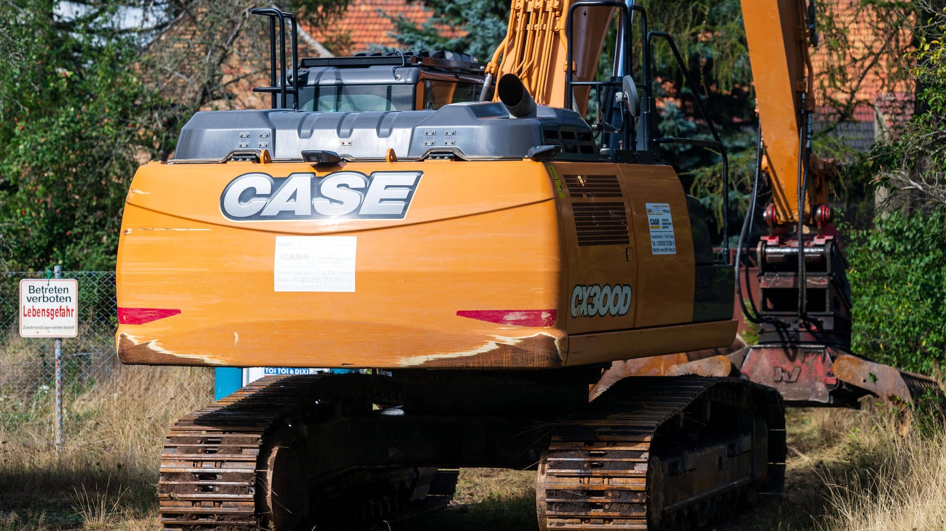 Ein Bagger: In Baden-Württemberg ist ein Mann von seinem Gefährt überrollt worden. (Symbolbild) Ein Bagger: In Baden-Württemberg ist ein Mann von seinem Gefährt überrollt worden. (Symbolbild)