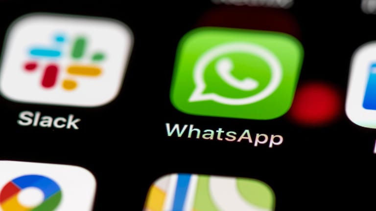 WhatsApp auf einem Smartphone: Geheime WhatsApp-Chats lassen sich in einen Extra-Ordner verschieben.