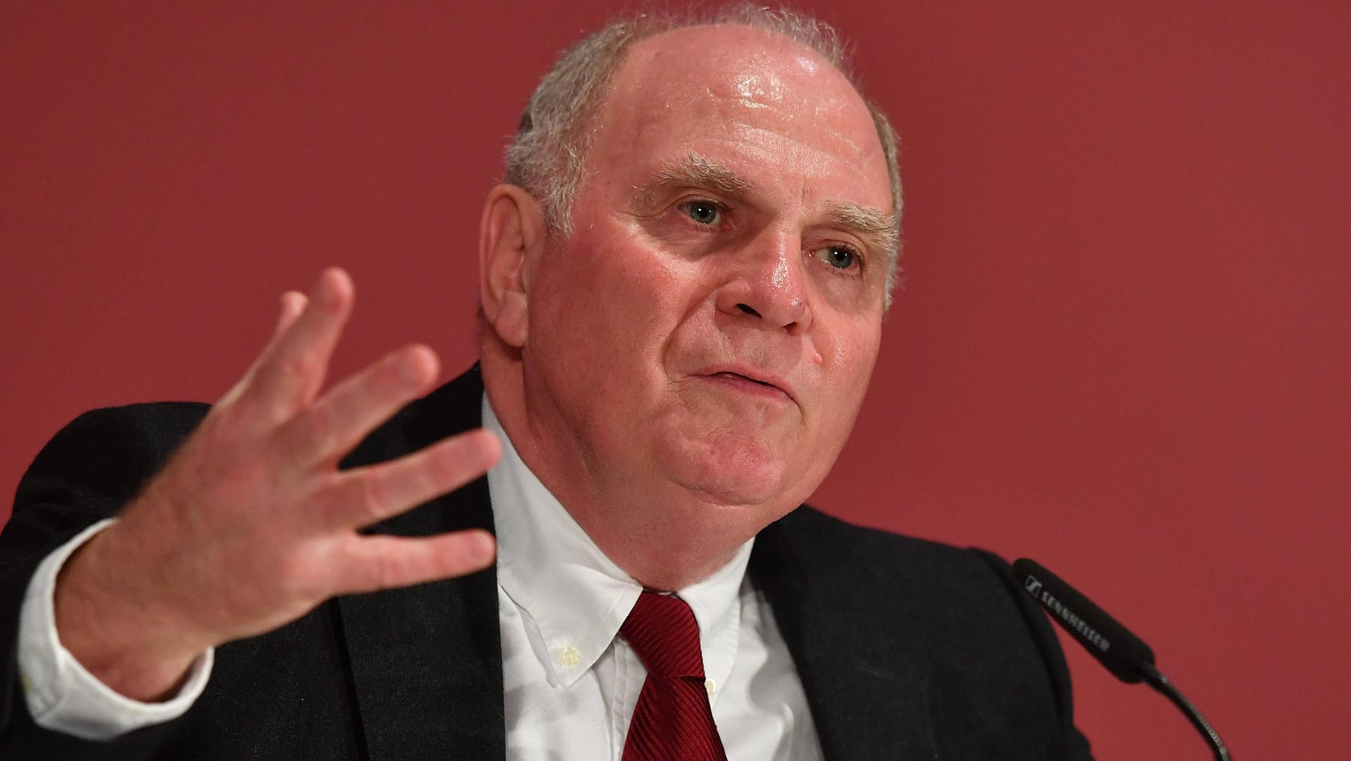 Uli Hoeneß: Hat den DFB wegen dem Umgang mit Beckenbauer kritisiert.