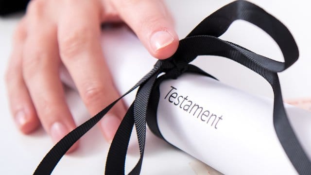 Eltern behinderter Kinder, die Sozialleistungen erhalten, müssen beim Verfassen eines Testaments besonders aufpassen. Eltern behinderter Kinder, die Sozialleistungen erhalten, müssen beim Verfassen eines Testaments besonders aufpassen.