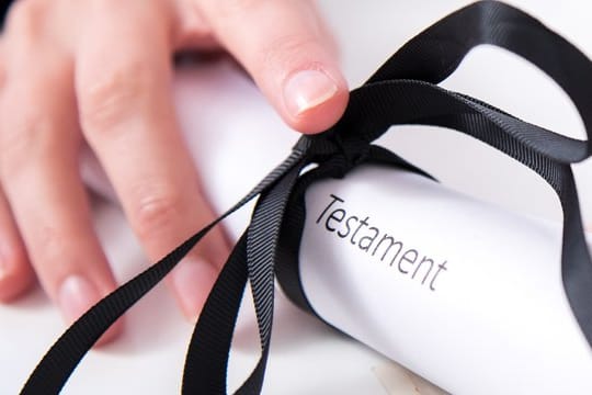 Eltern behinderter Kinder, die Sozialleistungen erhalten, müssen beim Verfassen eines Testaments besonders aufpassen. Eltern behinderter Kinder, die Sozialleistungen erhalten, müssen beim Verfassen eines Testaments besonders aufpassen.