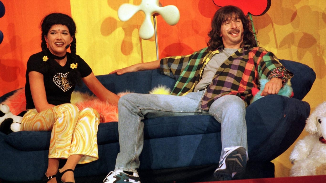 "Die Wochenshow": Ingolf Lück als W. Petry und Anke Engelke als Ricky, bei "Rickys Popsofa" im Jahr 2000.