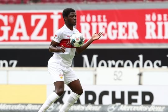 Droht wegen anhaltender Hüftprobleme für den VfB Stuttgart länger auszufallen: Clinton Mola in Aktion.