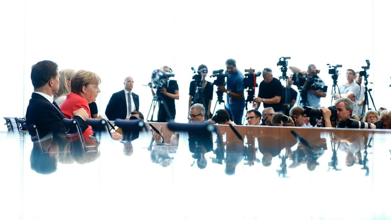 Kanzlerin Angela Merkel bei einer Pressekonferenz: Will die Öffentlichkeit dieses Polit-Rodeo wirklich sehen?