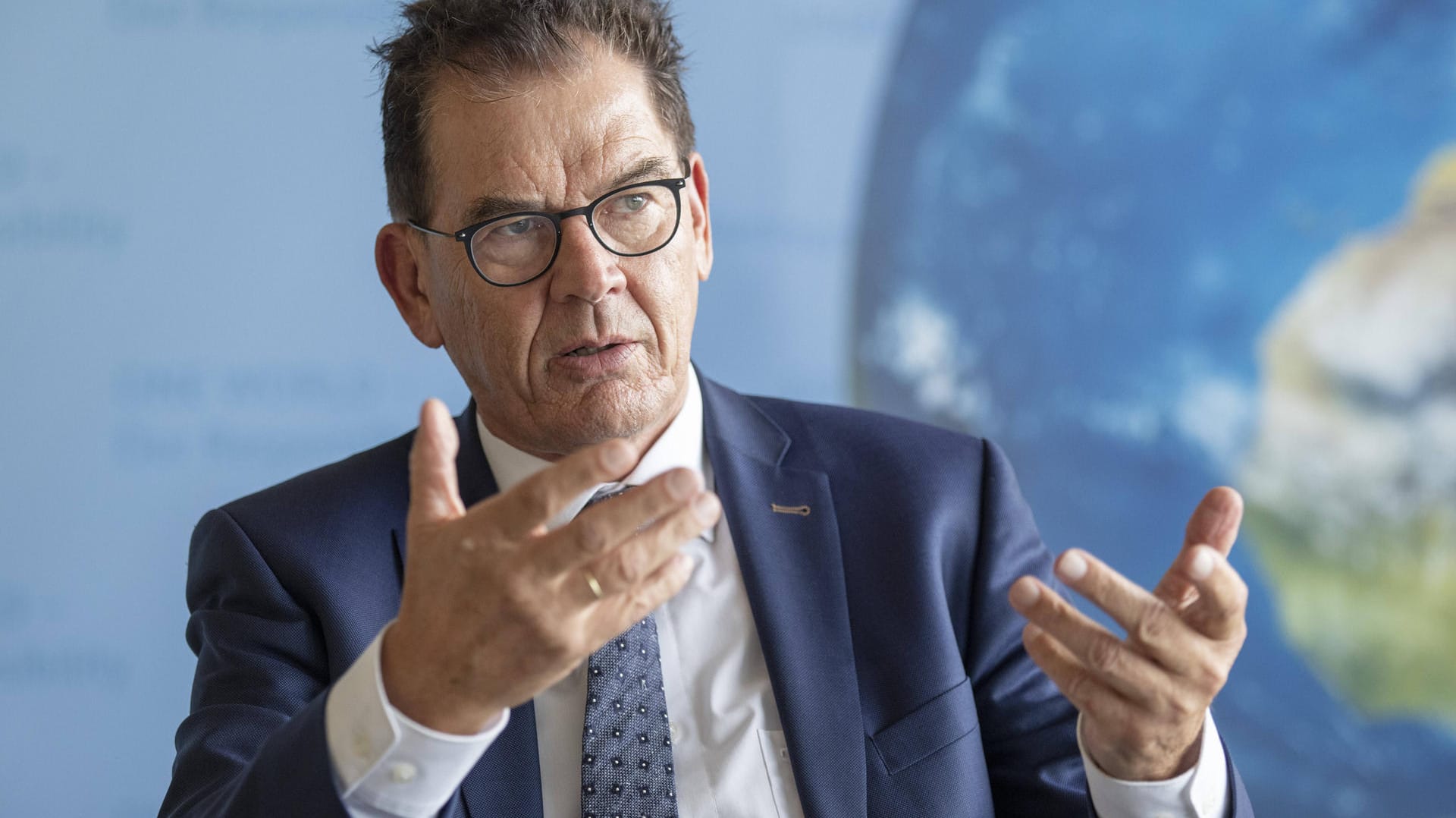 Gerd Müller: Der Entwicklungsministert fordert entwaldungsfreie Lieferketten. Gerd Müller: Der Entwicklungsministert fordert entwaldungsfreie Lieferketten.