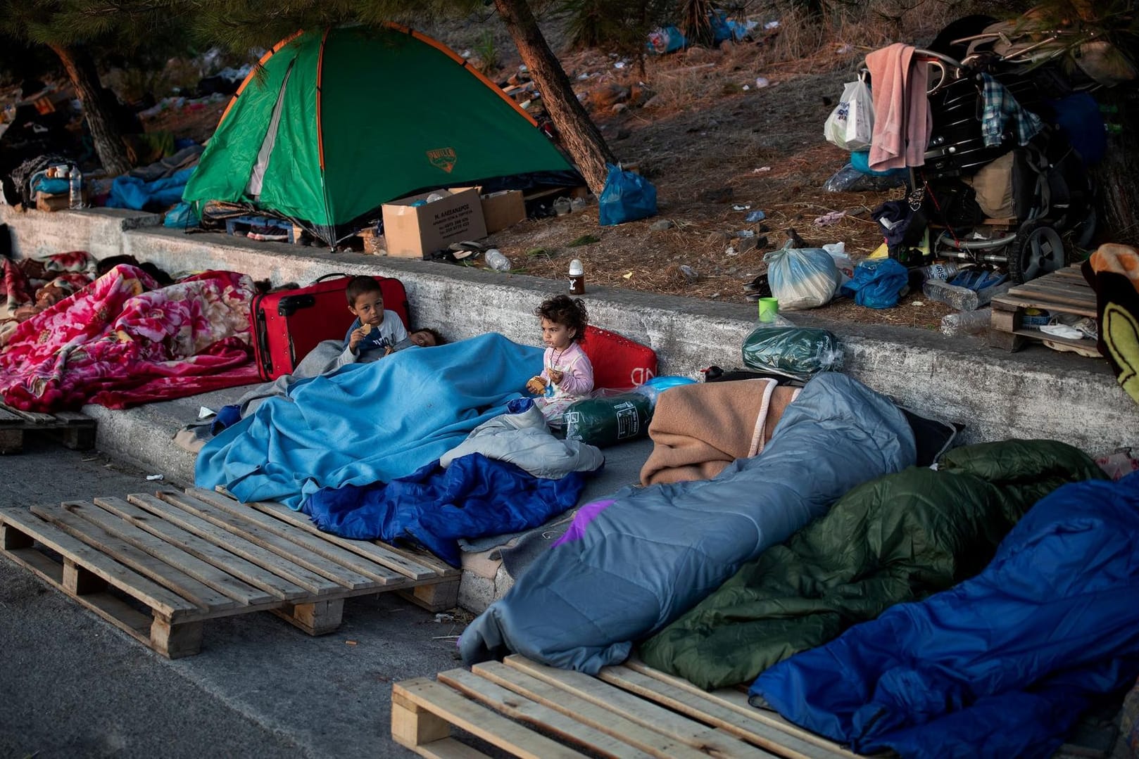 Nach Brand in Moria: Viele Familien sind nun obdachlos und warten auf Hilfe.