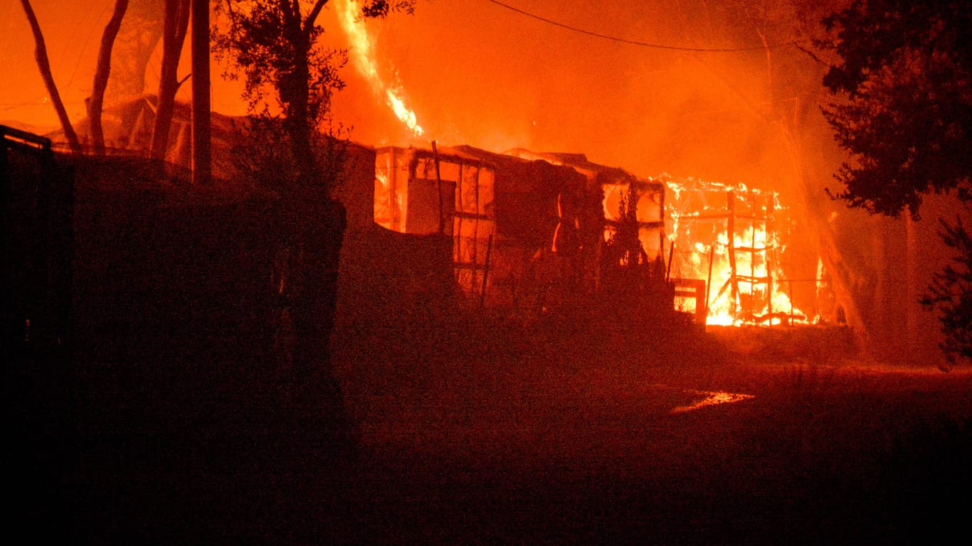 Insel Lesbos: Brände im Flüchtlingslager Moria haben das wegen Covid-19 unter Quarantäne stehende Lager zerstört.
