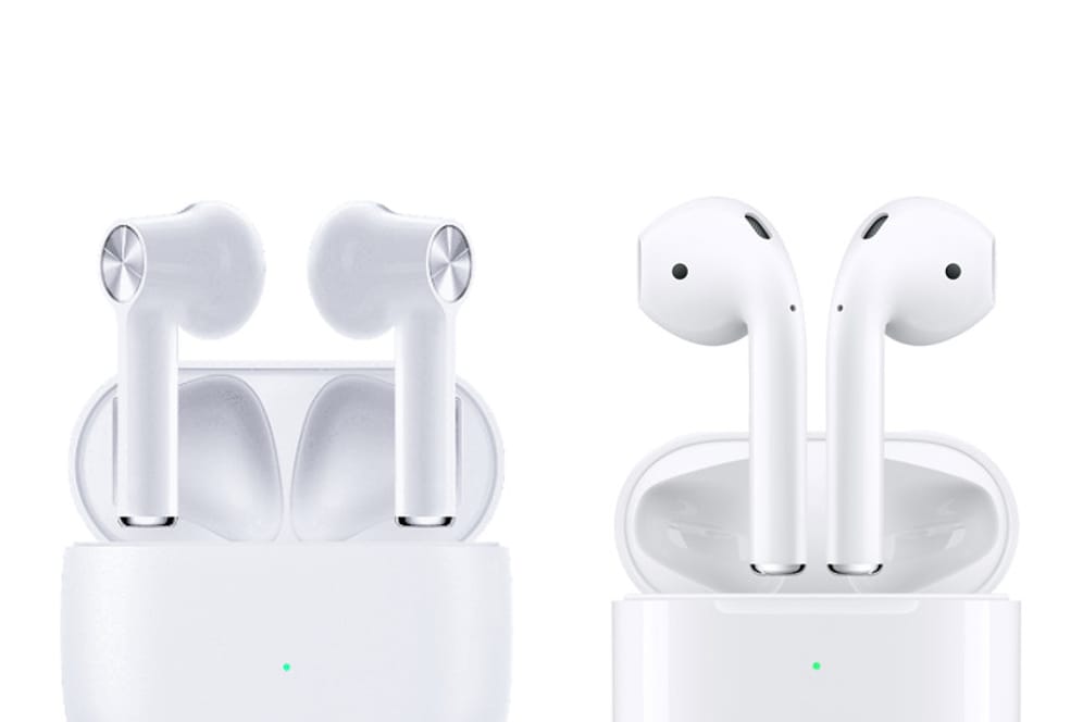 Das Bild zeigt links die OnePlus Buds und rechts die Apple AirPods: Der US-Zoll hielt das das OnePlus-Gerät für eine Fälschung der Apple-Kopfhörer.