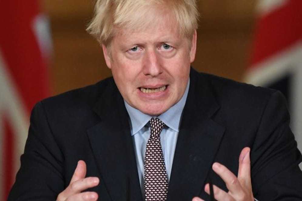 Der Rückhalt für Premier Boris Johnson im Brexit-Streit bröckelt weiter.