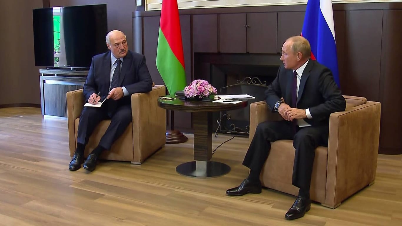 Lukaschenko und Putin: Die beiden Staatschefs trafen sich mitten in der belarussischen Krise.