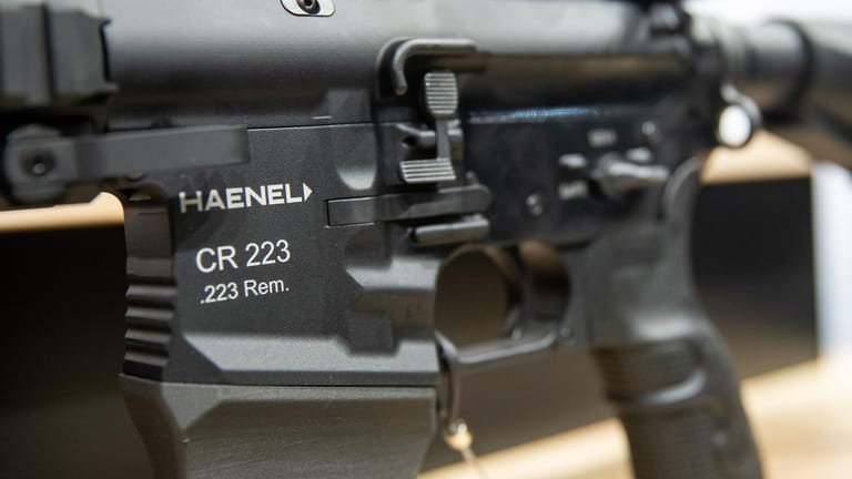 Ein Gewehr des deutschen Waffenherstellers Haenel: Dafür wird das Verteidigungsministerium Millionen investieren.