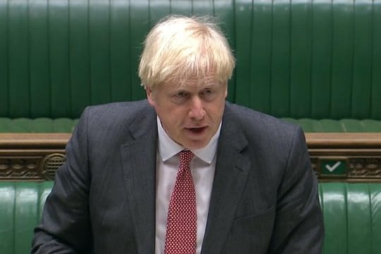 Boris Johnson spricht während einer Debatte im Unterhaus.