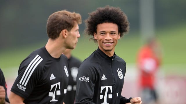 Prominenter Neuzugang beim FC Bayern: Leroy Sané (r).