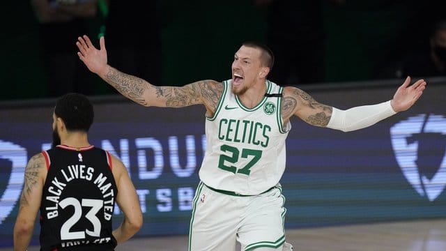 Daniel Theis ist in seiner dritten Saison in der stärksten Basketball-Liga der Welt erstmals unumstrittener Stammspieler.