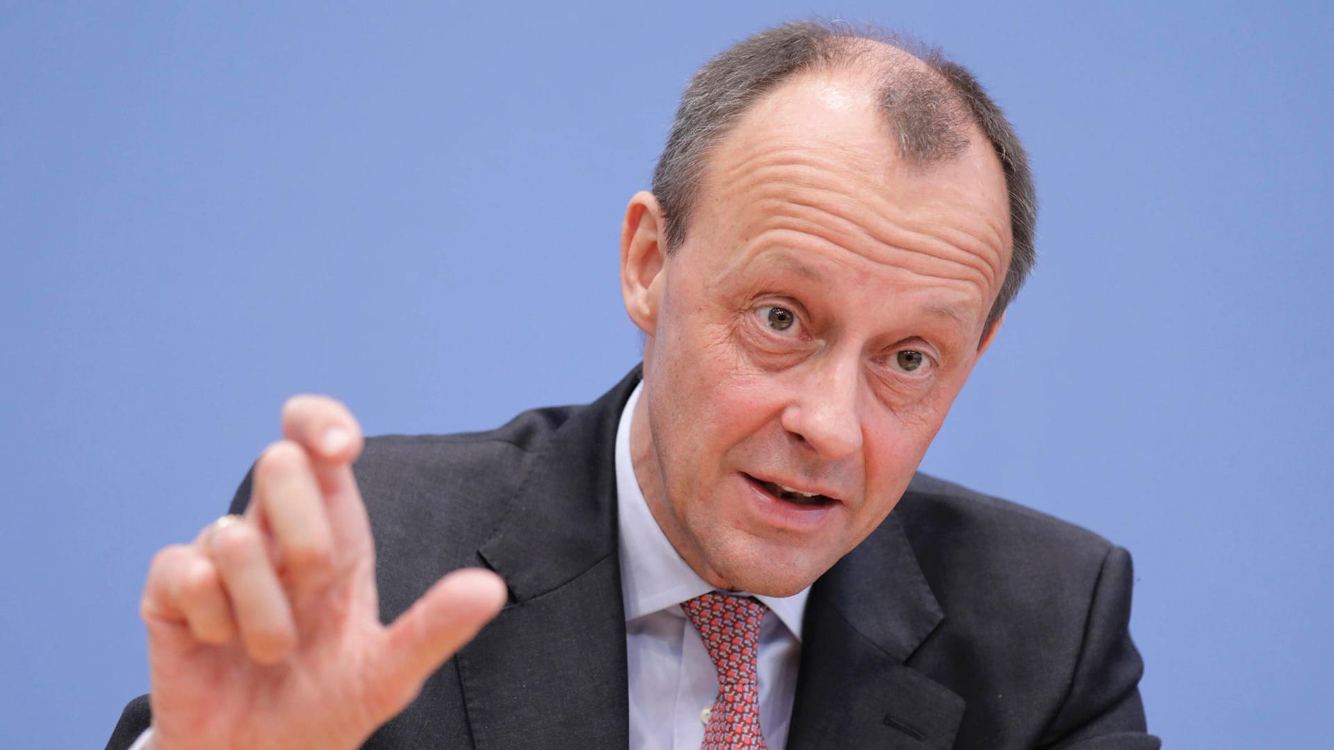 Friedrich Merz: Der Kandidat für den CDU-Vorsitz glaubt nicht an eine europäische Lösung für die Flüchtlinge in Moria.