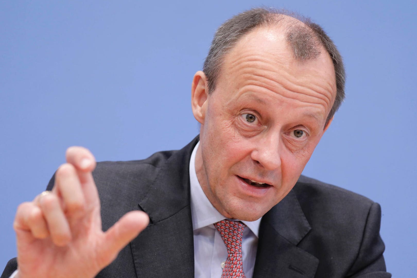 Friedrich Merz: Der Kandidat für den CDU-Vorsitz glaubt nicht an eine europäische Lösung für die Flüchtlinge in Moria.