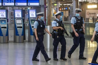 Frankfurt am Main: Am Flughafen hat die Bundespolizei einen Mordverdächtigen festgenommen – 30 Jahre nach der Tat. (Symbolbild)