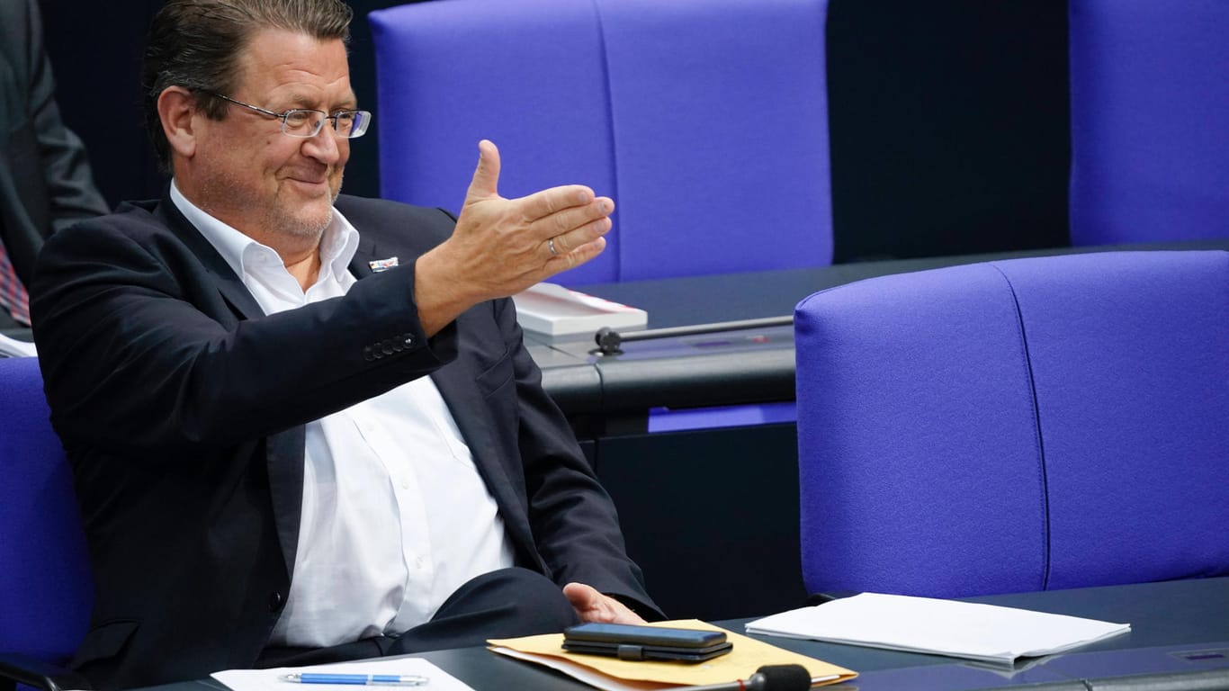 Der AfD-Abgeordnete Stephan Brandner: Ein Schaffner sah sich wegen ihm gezwungen, die Polizei zu rufen. Das macht Brandner jetzt auch im Bundestag zum Thema.