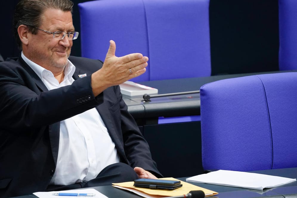 Der AfD-Abgeordnete Stephan Brandner: Ein Schaffner sah sich wegen ihm gezwungen, die Polizei zu rufen. Das macht Brandner jetzt auch im Bundestag zum Thema.