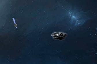 Die Computersimulation zeigt die Sonde Hera im Anflug auf den Asteroiden Didymoon.