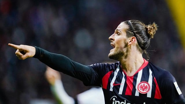 Tauscht das Frankfurt- gegen das Schalke-Trikot: Gonçalo Paciência.