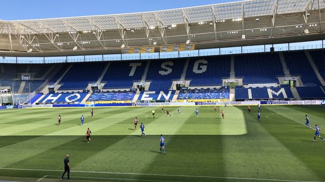 Beim Bundesliga-Start werden wieder eine begrenzte Anzahl von Zuschauer in die Stadien können. Beim Bundesliga-Start werden wieder eine begrenzte Anzahl von Zuschauer in die Stadien können.