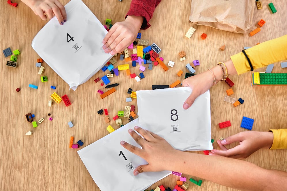 Nachhaltige Strategie: Ab 2021 werden recycelbare Papierbeutel in Lego-Kartons erprobt.